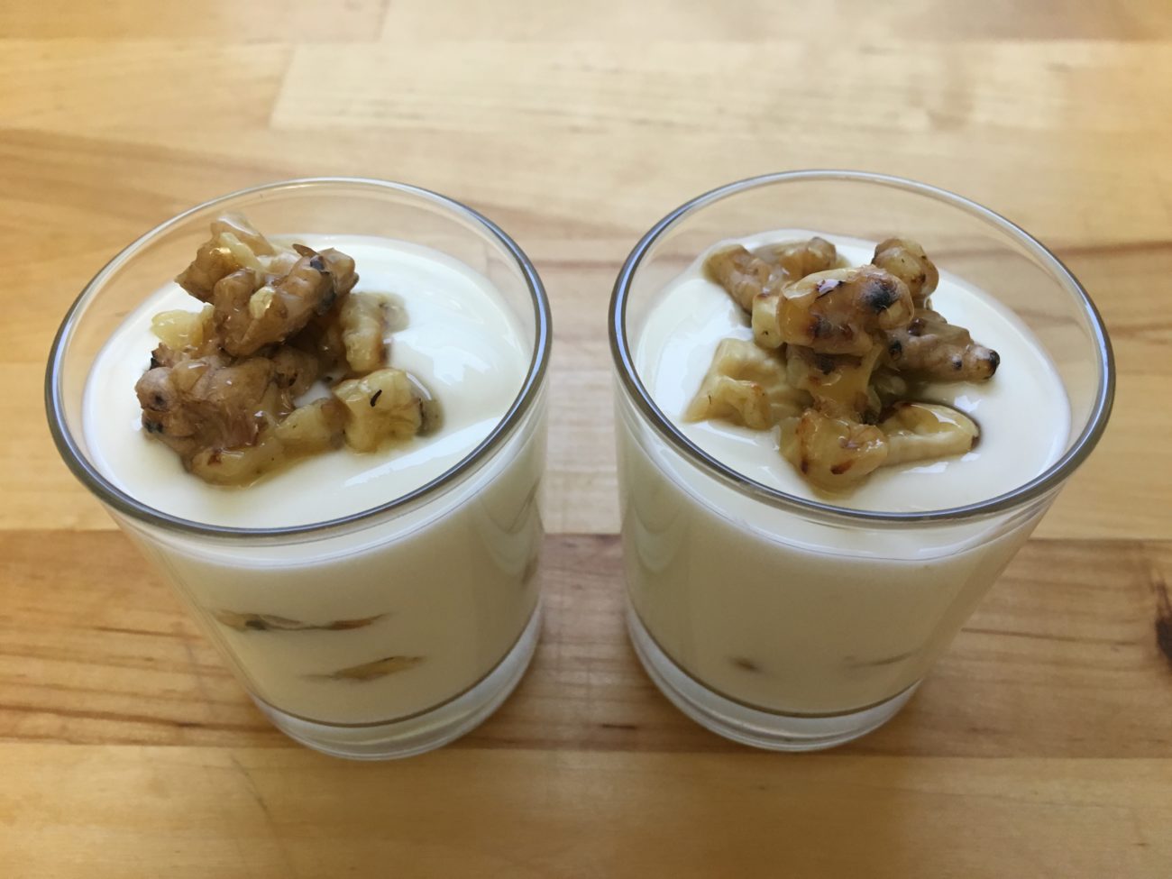 Griechischer Joghurt mit Honignüssen