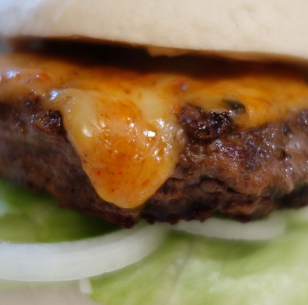 Asia Burger mit mexican Cheddar