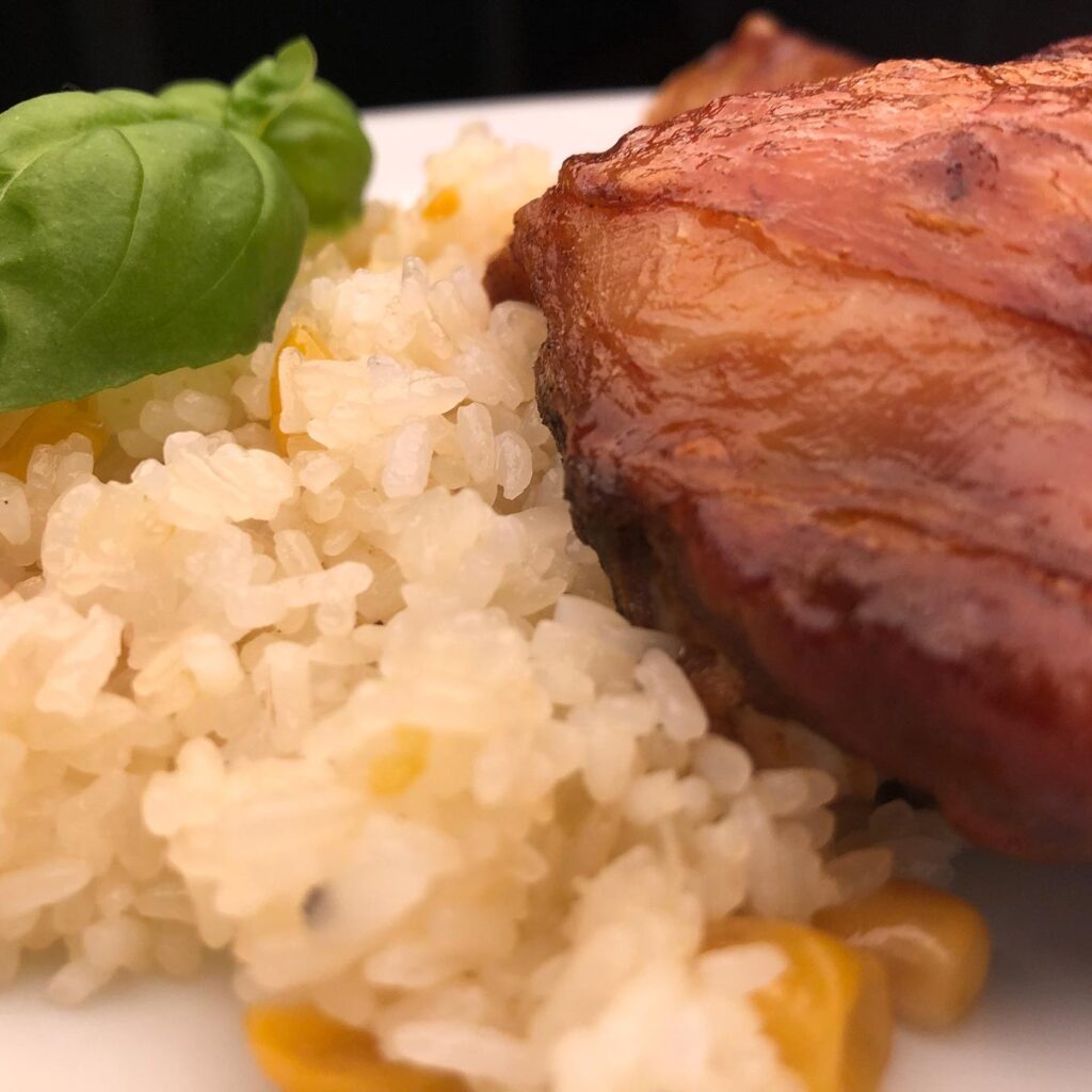 Hähnchenschenkel mit Honig Reis-Mais
