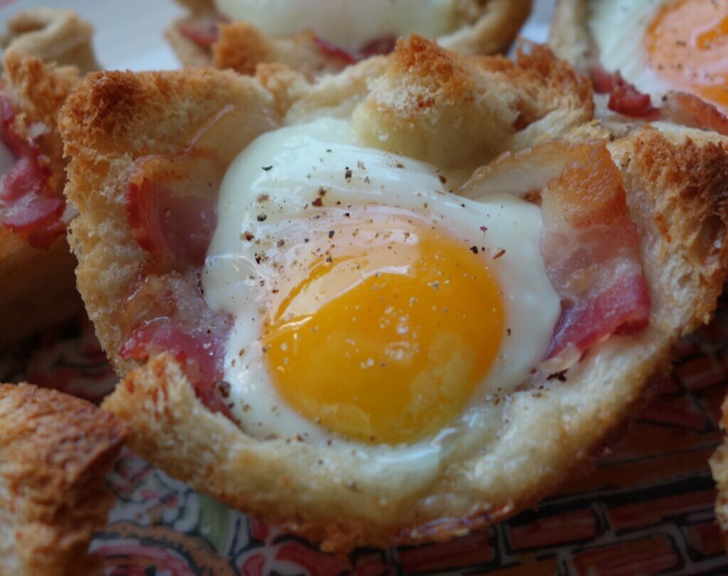 Toastmuffins mit Ei und Speck